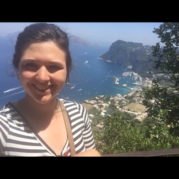 Meet your Posher, Elizabeth - Picture 1 of 4